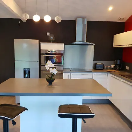 De Charme En Provence Apartment